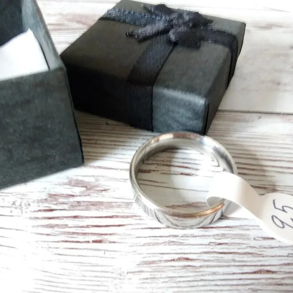 Unisex Stainless Steel Minimalist Band - Size 9.5 - Picture 3 of 5